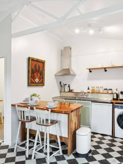 950M To Cbd - Instant Book Tidy Unit Apartment Gisborne Exterior foto