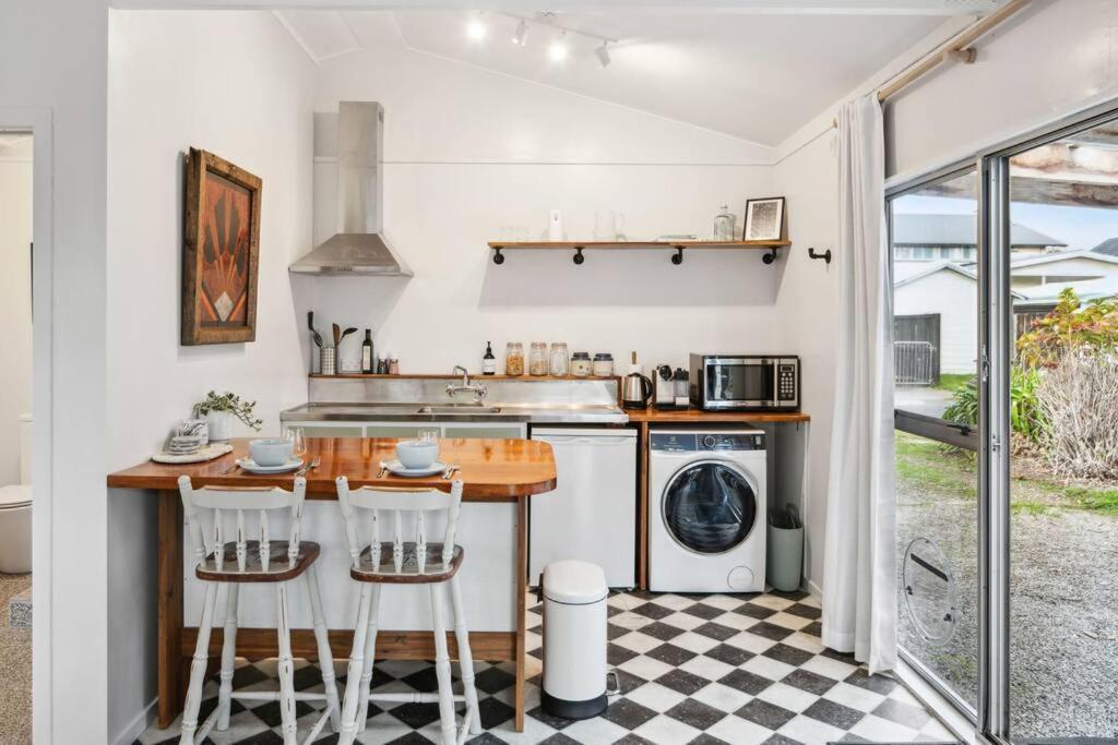 950M To Cbd - Instant Book Tidy Unit Apartment Gisborne Exterior foto